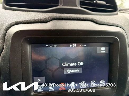 Used 2020 Jeep Renegade Latitude w/ Cold Weather Group AWD/4WD image 18