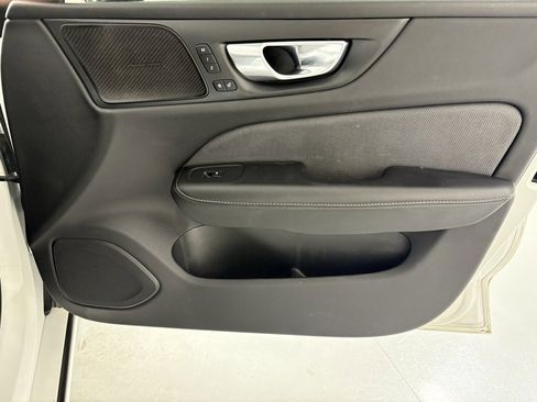 Used 2019 Volvo S60 T5 R-Design image 39