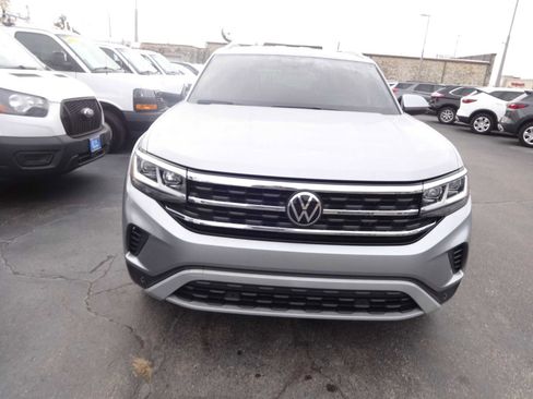 Used 2020 Volkswagen Atlas Cross Sport SE w/ Towing Package image 2