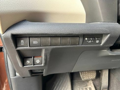Used 2021 Toyota Sienna XLE FWD image 19