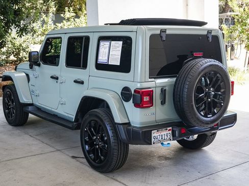 Used 2024 Jeep Wrangler Unlimited Sahara w/ Technology Group AWD/4WD image 4