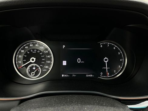 Used 2025 Genesis G70 2.5T image 40