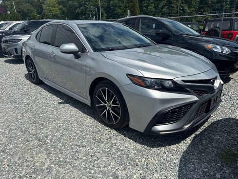 Used 2021 Toyota Camry SE AWD/4WD image 2