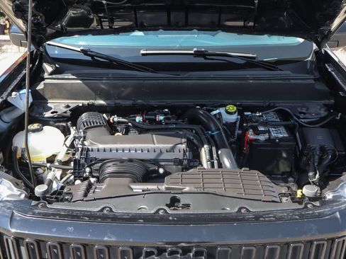 Used 2025 Ford Maverick Lobo AWD/4WD image 12
