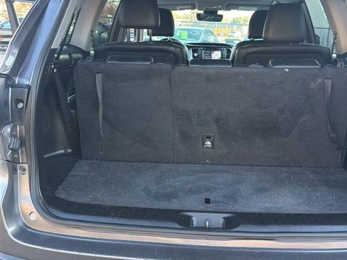 Used 2019 Toyota Highlander XLE image 25