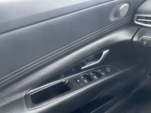 Used 2023 Hyundai Elantra Limited image 32