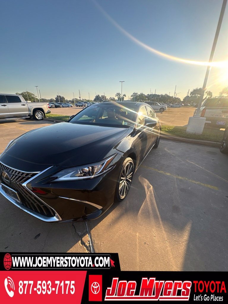 Used 2025 Lexus ES 350 w/ Premium Package FWD image 1