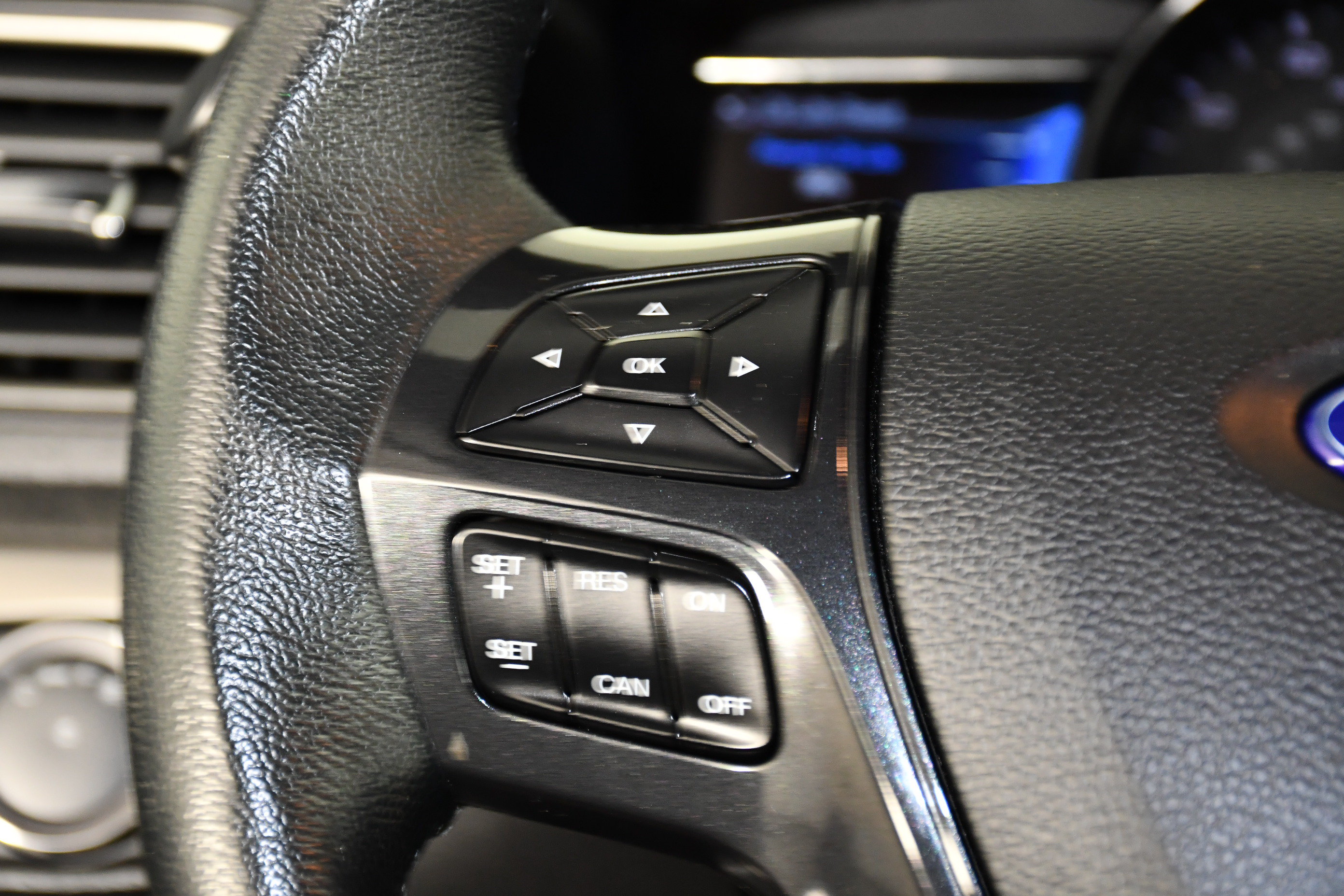 Used 2019 Ford Explorer XLT w/ Equipment Group 202A AWD/4WD image 20
