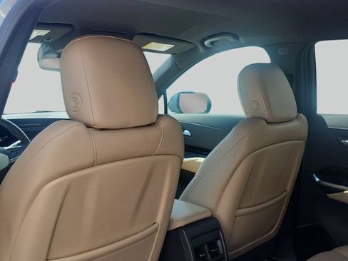 Used 2024 Cadillac XT4 Luxury FWD image 11