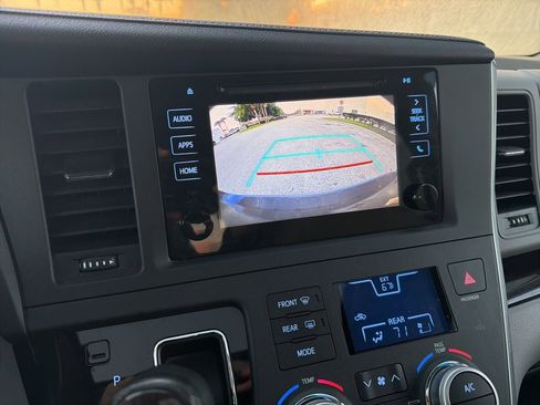 Used 2015 Toyota Sienna XLE image 12