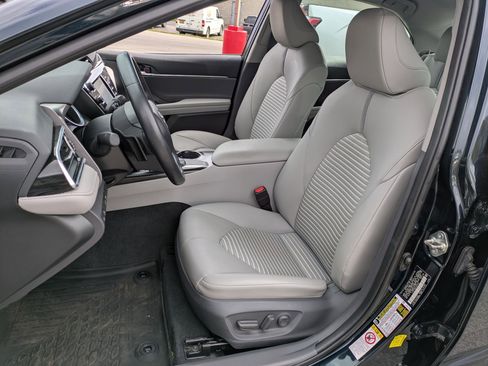 Used 2018 Toyota Camry SE w/ Moonroof Package FWD image 7