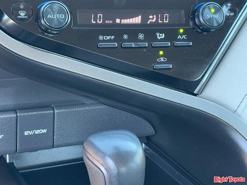 Used 2022 Toyota Camry SE FWD image 29