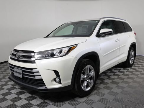 Used 2018 Toyota Highlander Limited AWD/4WD image 5