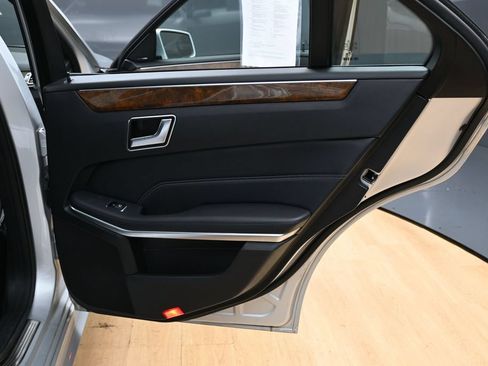 Used 2016 Mercedes-Benz E 350 4MATIC Sedan image 35