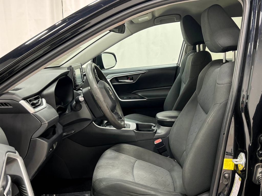 Used 2020 Toyota RAV4 XLE AWD/4WD image 12