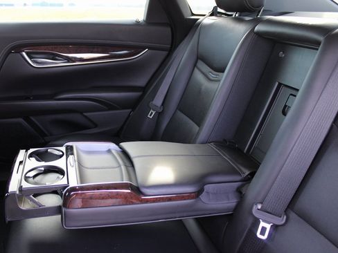 Used 2016 Cadillac XTS Luxury image 30