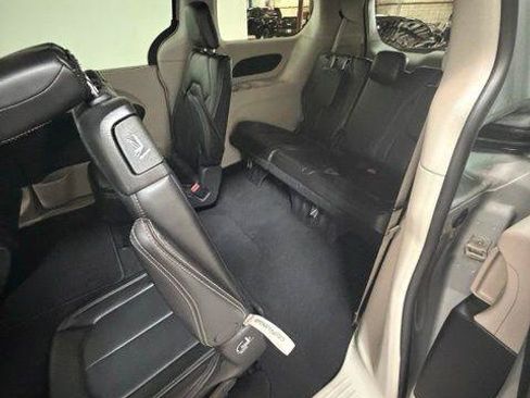 Certified 2024 Chrysler Pacifica Touring-L FWD image 24