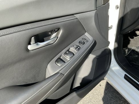 Used 2022 Nissan Sentra SV FWD image 19
