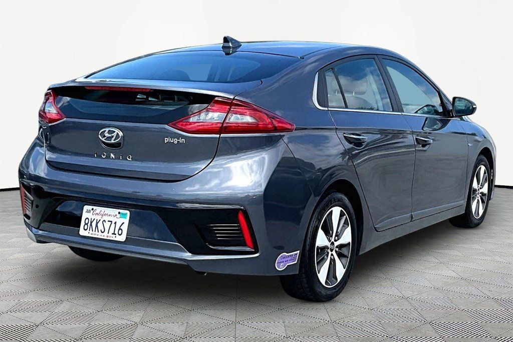 Used 2019 Hyundai Ioniq Limited FWD image 2