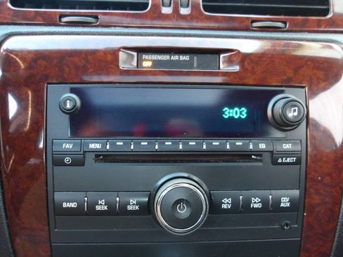 Used 2011 Chevrolet Impala LT w/ Luxury Edition Package FWD image 13