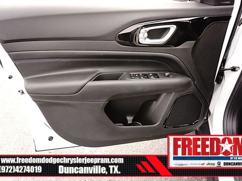 New 2026 Jeep Compass Latitude image 39