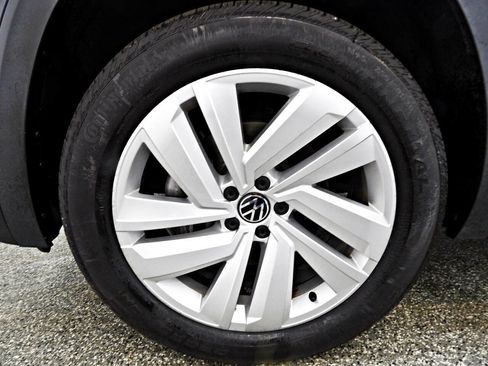 Used 2022 Volkswagen Atlas Cross Sport SE image 19