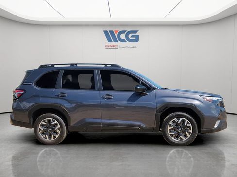 Used 2025 Subaru Forester AWD/4WD image 2