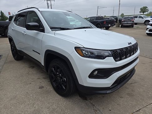 Used 2026 Jeep Compass Latitude image 14