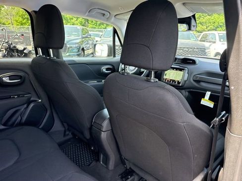 Used 2023 Jeep Renegade Latitude AWD/4WD image 24