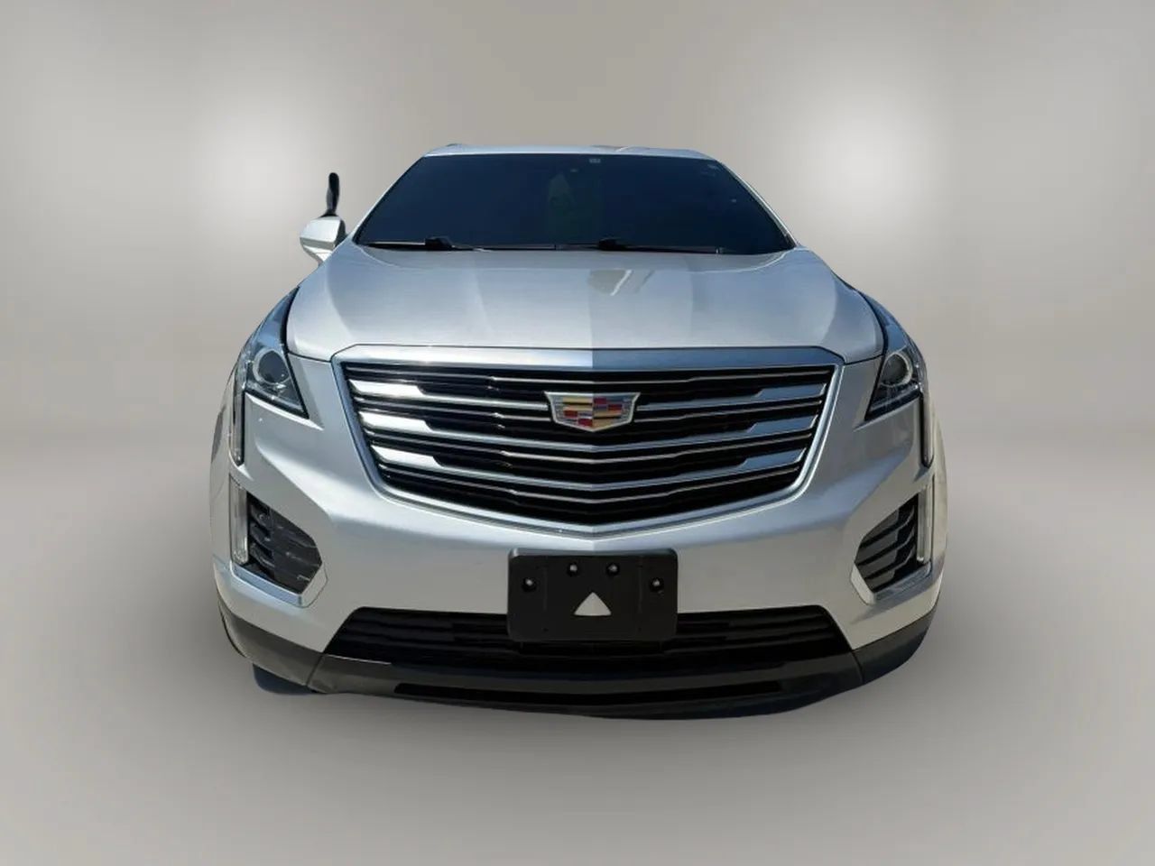 Used 2018 Cadillac XT5 FWD image 2