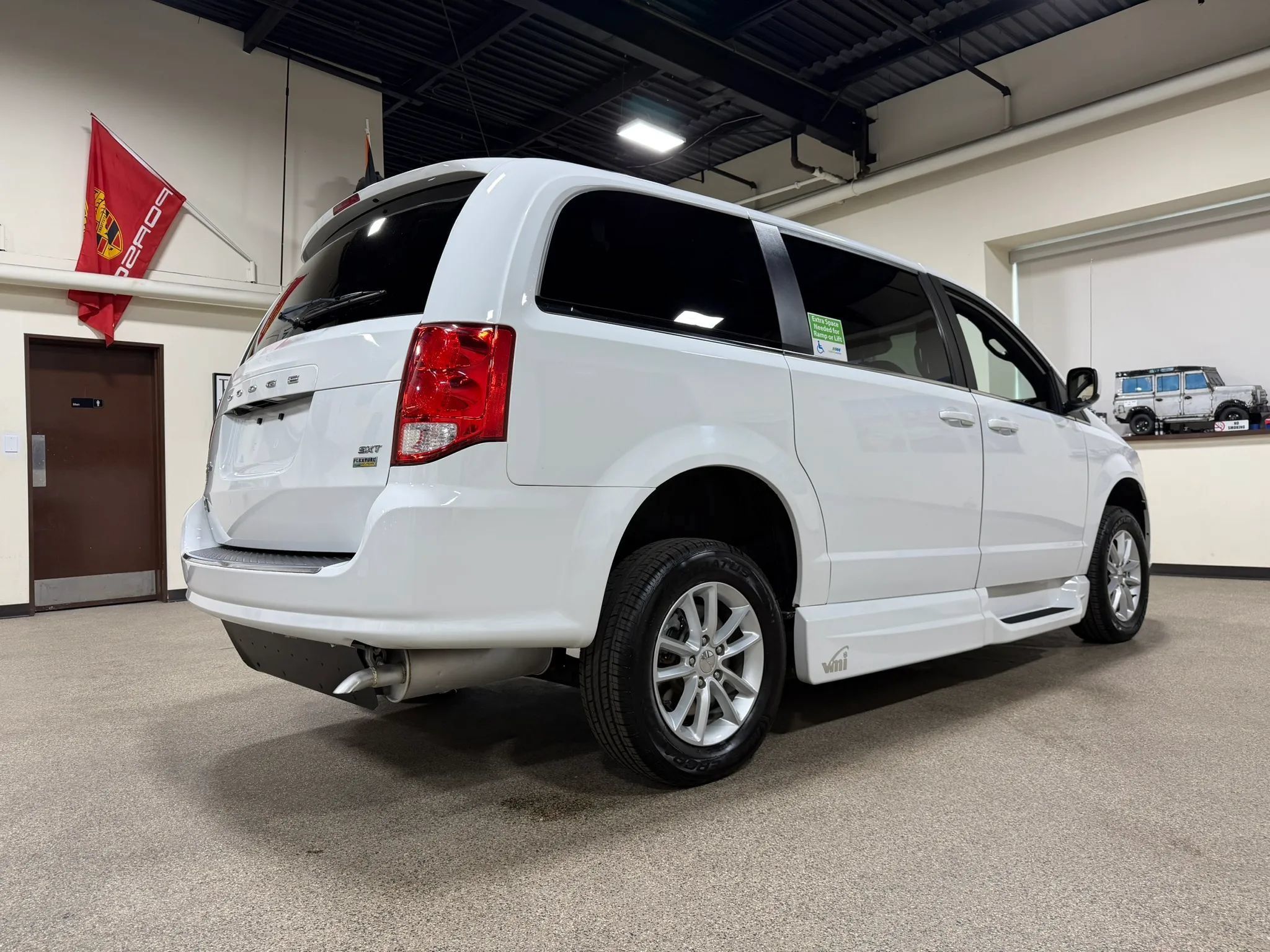 Used 2019 Dodge Grand Caravan SXT FWD image 6