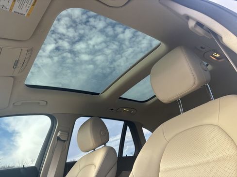 Used 2022 Mercedes-Benz GLC 300 image 7