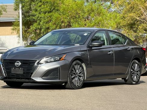 Used 2024 Nissan Altima 2.5 SV FWD image 8