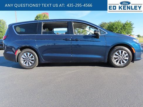 Used 2024 Chrysler Pacifica Limited FWD image 25