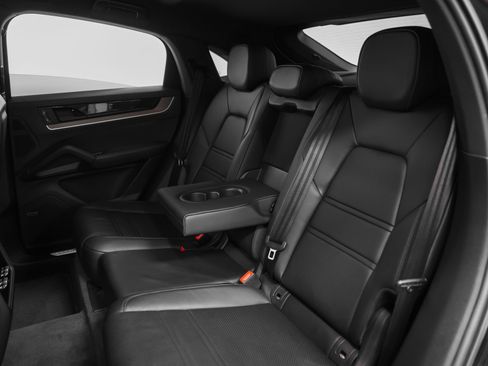 Certified 2024 Porsche Cayenne Coupe AWD/4WD image 46