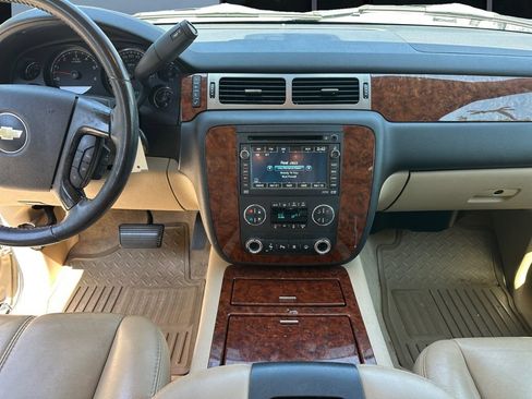 Used 2007 Chevrolet Tahoe LTZ w/ LTZ Preferred Equipment Group RWD image 16