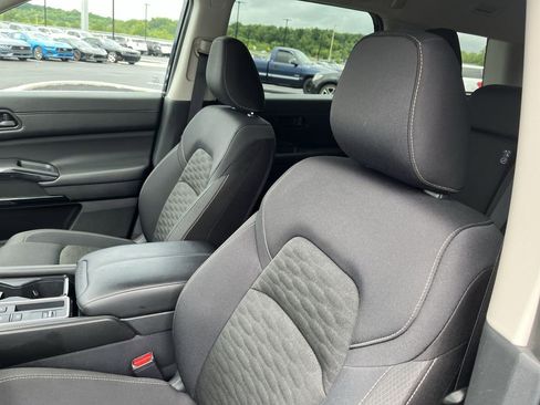 Used 2025 Nissan Pathfinder SV FWD image 11