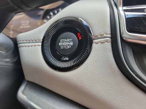 Used 2023 Jeep Compass Limited image 17