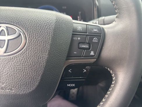 Used 2025 Toyota Camry SE w/ Convenience Package FWD image 12