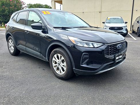 Used 2025 Ford Escape Active AWD/4WD image 2
