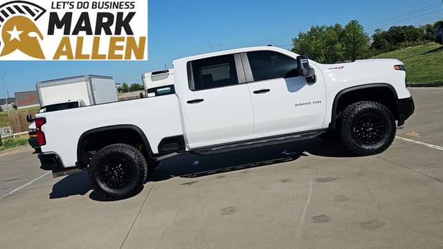 Used 2025 Chevrolet Silverado 2500 ZR2 w/ Technology Package AWD/4WD image 9