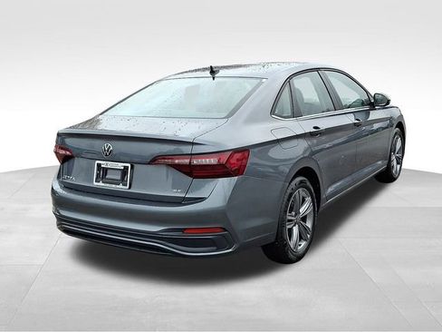 Used 2024 Volkswagen Jetta SE image 7