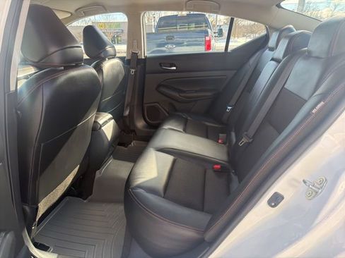 Used 2022 Nissan Altima 2.5 SR FWD image 14