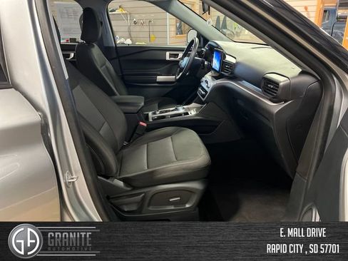 Used 2024 Ford Explorer XLT AWD/4WD image 34