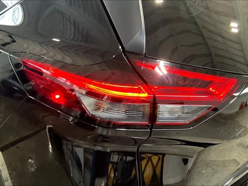 Used 2025 Nissan Rogue S AWD/4WD image 32