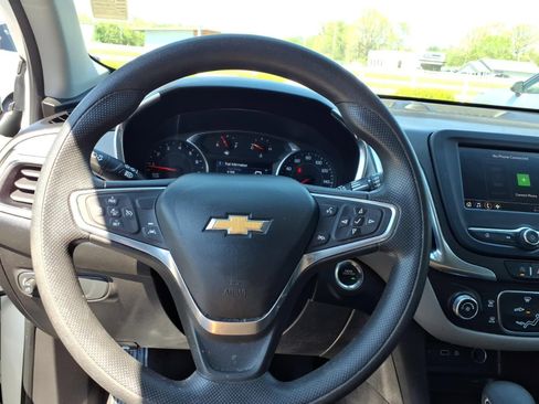 Used 2022 Chevrolet Equinox LS w/ LS Convenience Package image 8