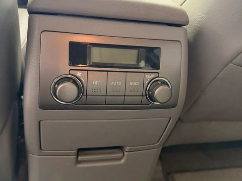 Used 2010 Toyota Highlander SE FWD image 14