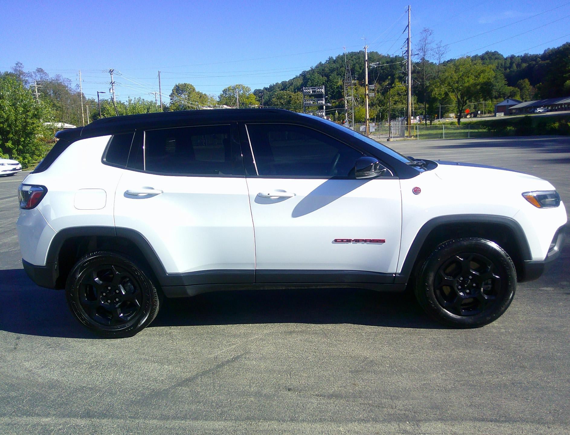 Used 2023 Jeep Compass Trailhawk AWD/4WD image 5