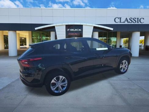 Used 2025 Chevrolet Trax LS image 8