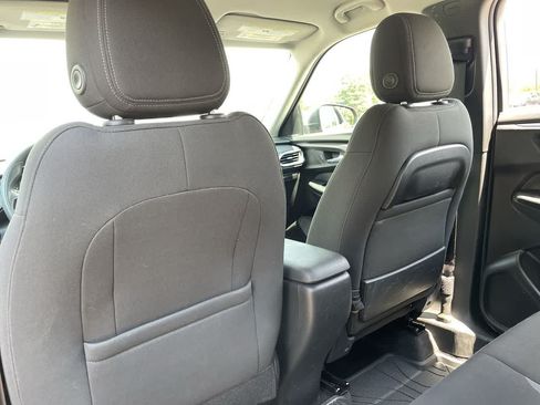 Used 2021 Chevrolet TrailBlazer LS AWD/4WD image 19
